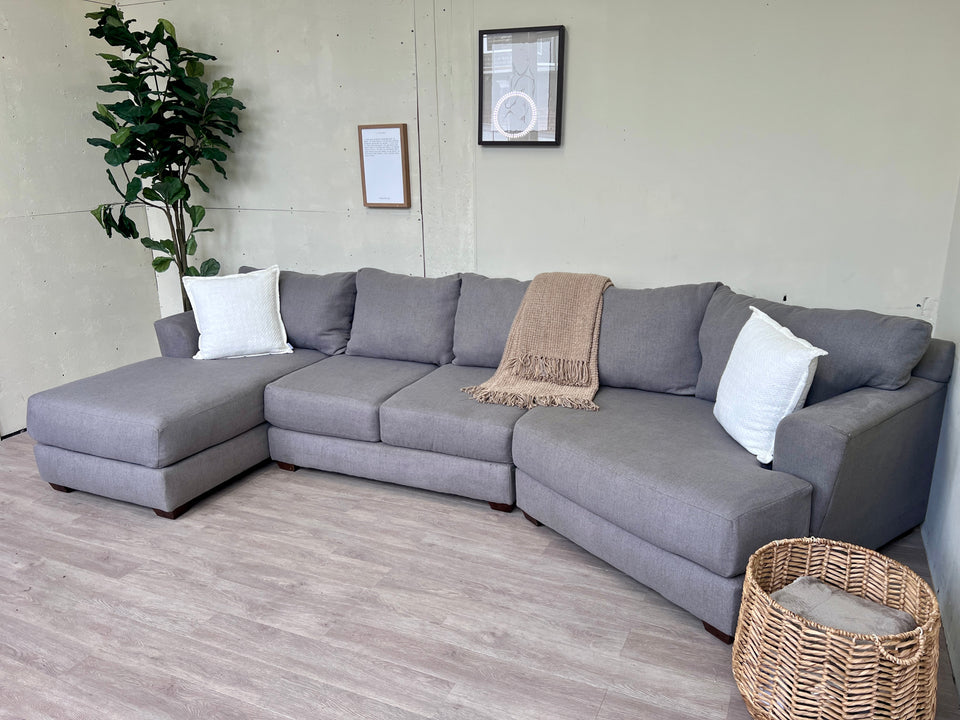 FREE DELIVERY! 🚚 - Jordan’s Furniture Gray Modern U Sectional with Cuddle Corner & Chaise