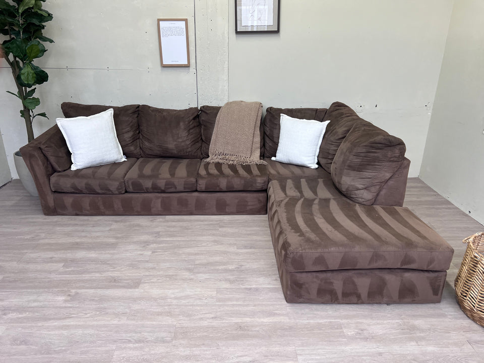 FREE DELIVERY! 🚚 - Bob’s Furniture Brown Microfiber Sectional Couch with Chaise