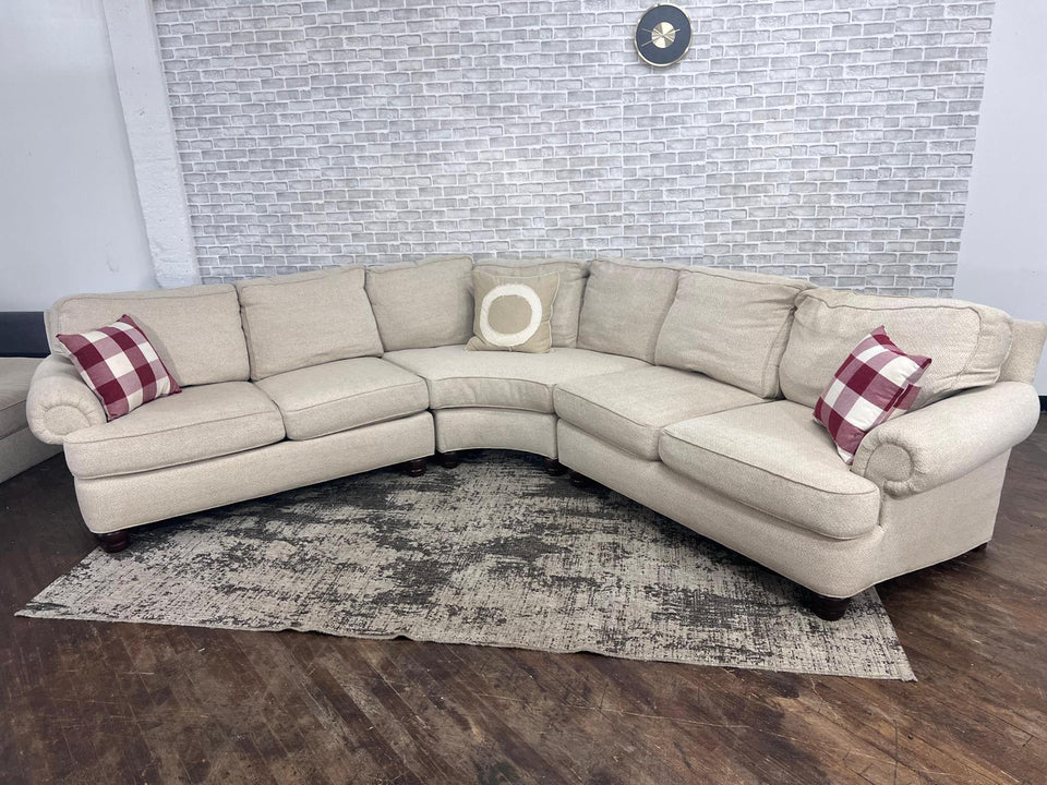 FREE DELIVERY! 🚚 - Jordan’s Furniture Cream Theatre Sectional Couch