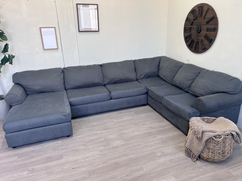 FREE DELIVERY! 🚚 - Gray Modern U Sectional Couch with Chaise