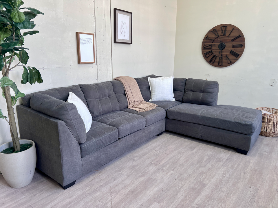 FREE DELIVERY! 🚚 - Ashley’s Furniture Gray Modern Tufted Sectional Couch with Chaise